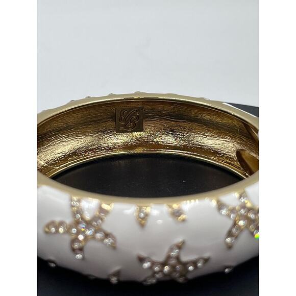 TOMMY BAHAMA GOLD PLATED
WHITE PAVE RHINESTONE STARFISH
BRACELET NWT - Picture 5 of 10